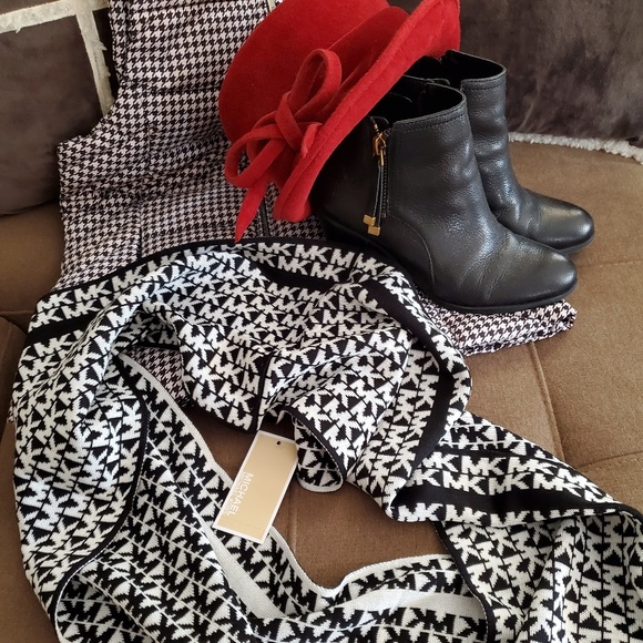 MICHAEL Michael Kors Accessories - NEW MK Knit Infinity Loop Scarf